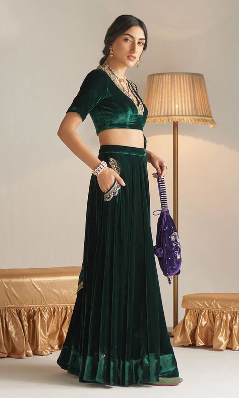 Green Velvet Lehenga, Green Velvet Blouse, Velvet Blouse Design, Emerald Green Fabric, Indian Outfits Modern, Shawl Neckline, Dabka Work, Blouse Lehenga, Velvet Lehenga