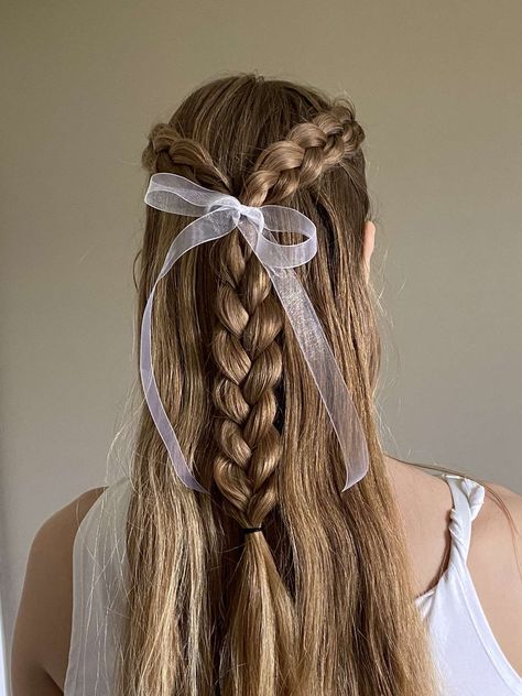 Hairstyle Examples, Hair Knot, Bow Hairstyle, Ribbon Hairstyle, Peinados Fáciles Para Cabello Corto, Hair Stylies, Work Hairstyles, Easy Hairstyles For Long Hair, White Ribbon