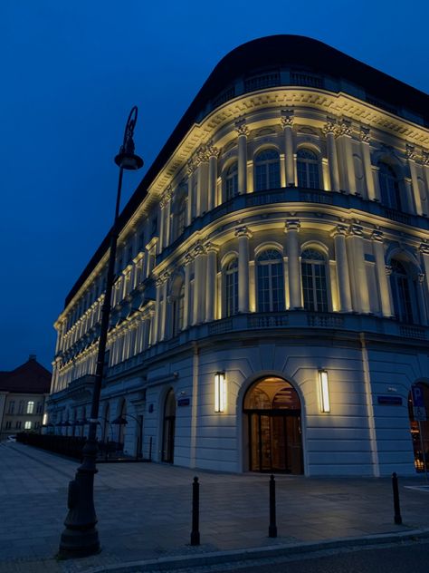 #europe #warsaw #oldtown #night #aesthetic Warsaw Aesthetic, Aesthetic Old, Night Aesthetic, Warsaw, Old Town, Photography