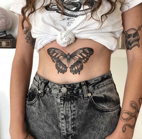 Moth On Stomach Tattoo, Upper Abdomen Tattoo Women, Moth Stomach Tattoos Women, Traditional Style Tattoo For Women Black And White, Butterfly Belly Tattoo, Moth Tattoo Stomach, Butterfly Sternum Tattoo Women, Stomach Butterfly Tattoo, Sternum Butterfly Tattoo