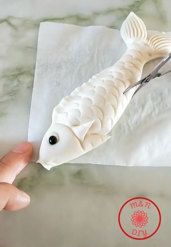 Clay Fish Tutorial, Pastry Art Dough Recipe, Easy Sculpture Ideas, Fondant Fish, Kue Fondant, Dough Art, Fondant Art, 2023 Crafts, Clay Fish