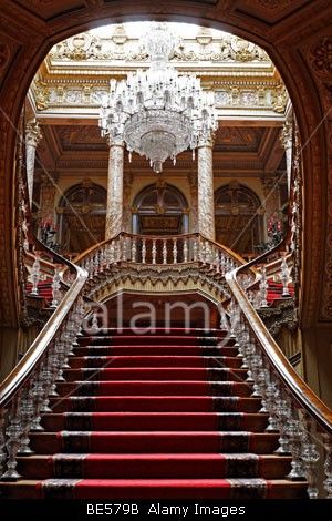 Sultan Palace, Dolmabahçe Palace, Palace Interior, Turkey Stock, Islamic Art Canvas, Europe Itineraries, Beautiful Places To Travel, Istanbul Turkey, Eiffel Tower Inside