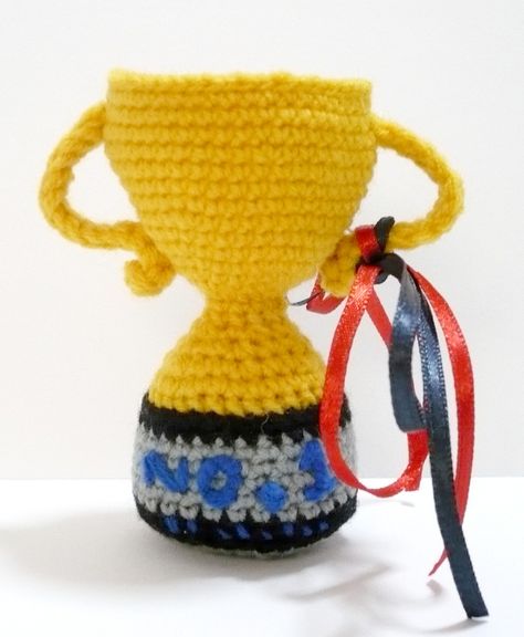 Amigurumi trophy Crochet Trophy, Diy Trophy, Crochet Game, Crocheted Toys, Crochet Potholders, Google Plus, Freeform Crochet, Diy Crochet Projects, Crochet Stitches Patterns