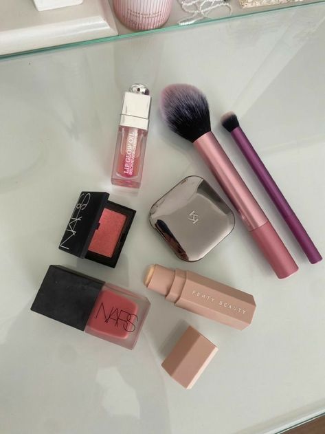 makeup aesthetic Viral Makeup Products, Viral Makeup, Alat Makeup, Makeup Bag Essentials, Fancy Makeup, Trendy Makeup, Makeup Makeover, Clean Makeup, Makeup Obsession