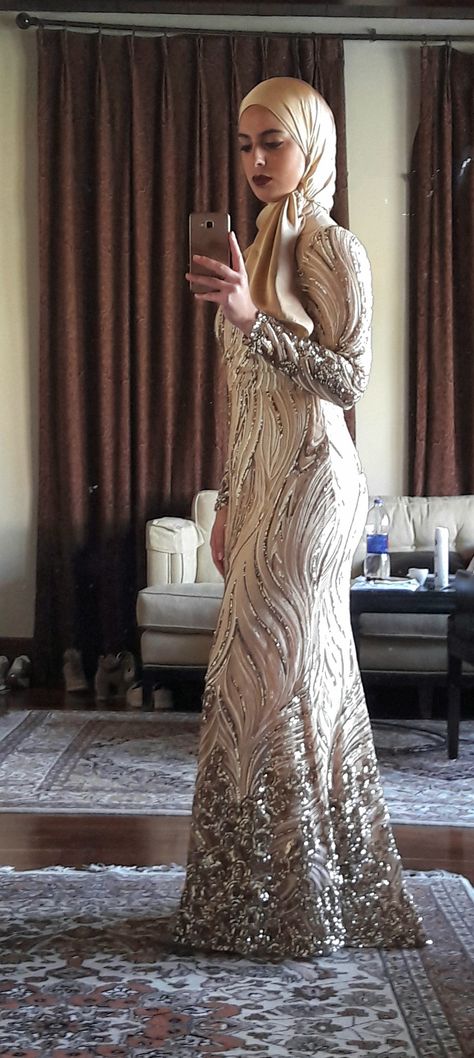 Golden hijabi formal dress  #blacktie#gold#hijab#dress Gold Hijab Dress, Muslim Prom Dress Hijab Fashion, Hijabi Formal, Hijabi Prom Dress, Prom Dress Hijab, Gold Hijab, Eid Outfits Ideas, Golden Dresses, Champagne Gold Dress