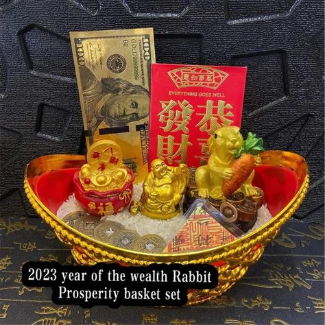 How to prepare the Prosperity basket for the year of the Water Rabbit (2023) https://bit.ly/3gV7LZM The model in this video Ophiria Online Store Prosperity Bowl For New Year, Prosperity Bowl For New Year 2024, New Years Prosperity Bowl, Wicca Money Bowl, Chinese New Year Prosperity Salad, Buddha Symbols, Feng Shui Symbols, Feng Shui Wealth, Feng Shui Crystals