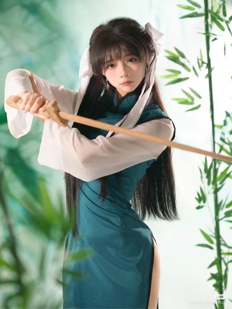 Poses Art Reference, Pose Mannequin, Poses Art, Dynamic Poses Drawing, Chinese Clothes, Action Pose Reference, Studio Photography Poses, Female Pose Reference, Chinese Hanfu