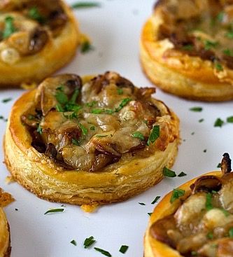 Mushroom Gruyere, Vegetarian Thanksgiving Recipes, Carmelized Onions, Caramelized Onion, Puff Pastry Recipes, Buffalo Wings, Perfect Appetizers, Delicious Vegetarian, Caramelized Onions