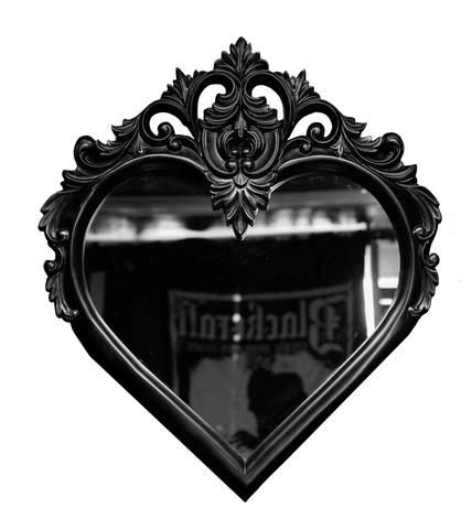 Heart Mirror- Black Goth Houses, Gothic Decor Bedroom, Gothic Room, Gothic Bedroom, Gothic Furniture, Heart Mirror, Dark Home Decor, Goth Home, Goth Home Decor