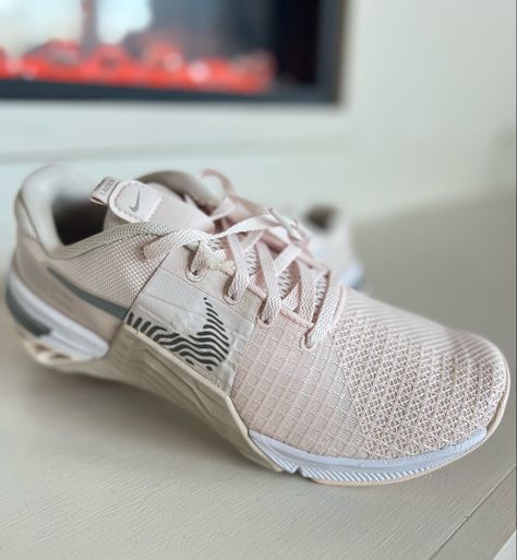 Nike women’s weightlifting shoes, finally in a pretty nuetral color. Best Lifting Shoes For Women, Weightlifting Shoes Women, Lifting Shoes For Women, Ideal Weight Chart, Oversize Denim Jacket, Baggy Jean Shorts, Weightlifting Shoes, Lifting Shoes, Face Yoga Exercises