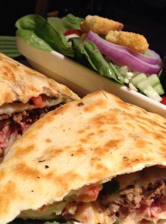 Copycat Applebees Quesadilla Burger, Applebees Quesadilla Burger Sauce, Applebee's Quesadilla Burger Recipe, Applebees Mexi Ranch Sauce, Quesadilla Burgers Applebees, Applebees Quasidilla Burger Recipes, Applebees Quesadilla Burger, Copycat Restaurant Recipes Applebees, Quesadilla Burger Recipe