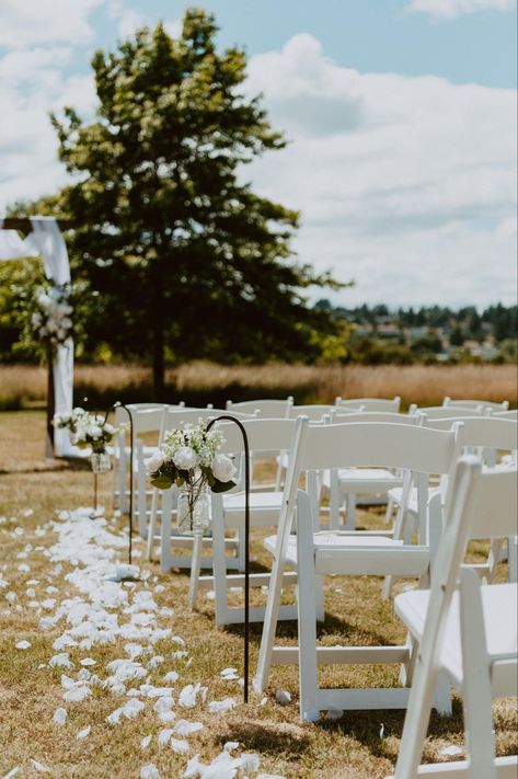 Shepards Hooks Wedding Aisle Walkways, Shepherds Hooks Wedding, Shepard Hooks Wedding, At Home Wedding Ceremony, Outdoor Wedding Ceremony Ideas, Wedding Bench, Mexican Aesthetic, White Artificial Flowers, Wedding Aisle Outdoor