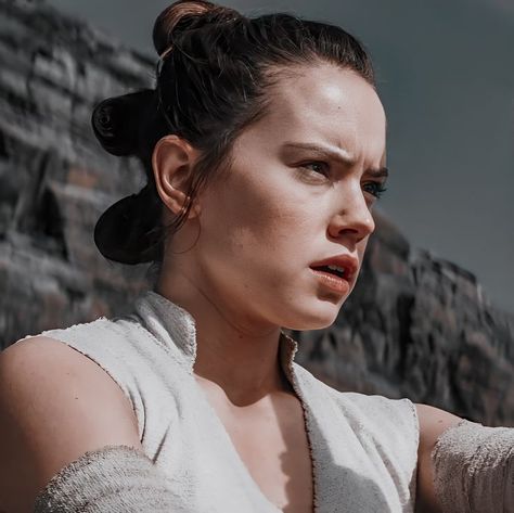 Rey Gif Star Wars, Rey Gif, Star Wars Icon, Rey Skywalker, Rey Star Wars, Daisy Ridley, Comfort Characters, The Star, Daisy