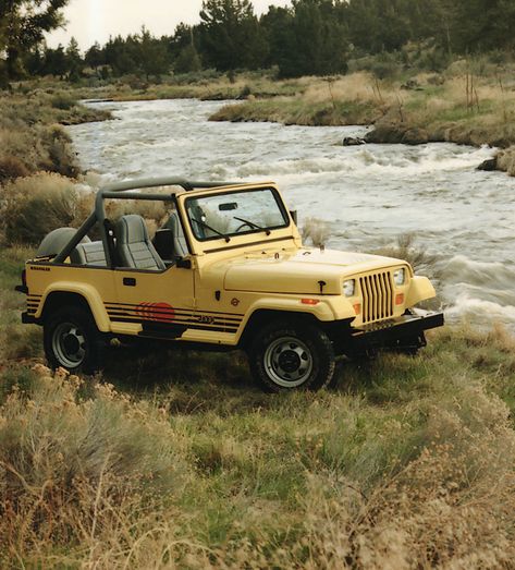 Jeep Images, Yellow Jeep, Jeep Things, Car Things, Jeep Yj, Hors Route, Retro Wave, Old Jeep, New Retro Wave