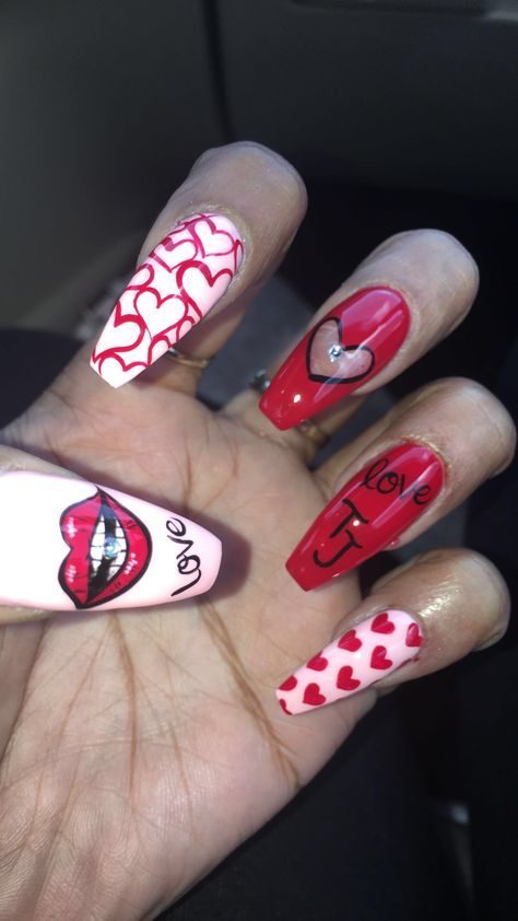 Crazy Valentines Nails, Stay Aesthetic, Weird Valentines, You Nails, Valentines Day History, Valentine History, Cruise Nails, Nails Art Ideas, Finger Nails