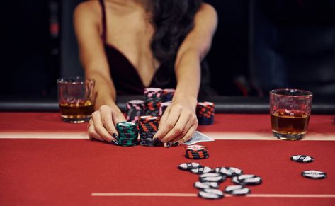 Poker Aesthetic Outfit, Women Gambling, Poker How To Play, Casino Aesthetic, Poker Hands Rankings, Academy Aesthetic, Poker Hands, Poker Party, Fun Card Games