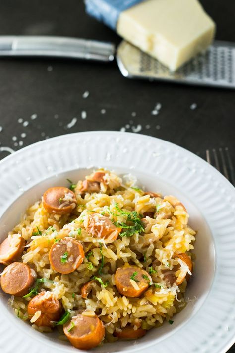 Brazilian Rice, Hot Dog Casserole, Arroz Frito, Rice Dinner, Foreign Food, Hot Dog Recipes, Health Dinner, Low Fodmap Diet, Dinner Inspiration