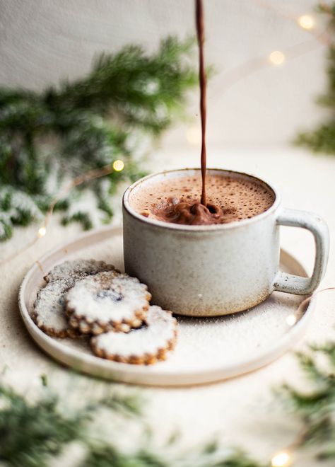 Christmas Food Photography, Dairy Free Hot Chocolate, Coffee Shop Photography, Cup Of Hot Chocolate, Food Photoshoot, Cocoa Recipes, Gingerbread Latte, Christmas Hot Chocolate, Food Drink Photography