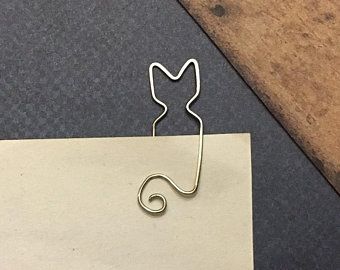 Wire Animals, Paperclip Crafts, Wire Bookmarks, Shot Glasses Wedding Favors, Cat Bookmark, Diy Wedding Table, Modern Hand Lettering, Cat Things, Wedding Planner Book