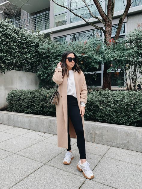 45 Outfit Ideas with Sneakers - Crystalin Marie Outfit Ideas With Sneakers, Athleisure Street Style, Fashion Inspo Casual, Crystalin Marie, Neutral Wardrobe, Athleisure Jacket, Ny Outfits, Athleisure Brands, Cute Outfits With Leggings