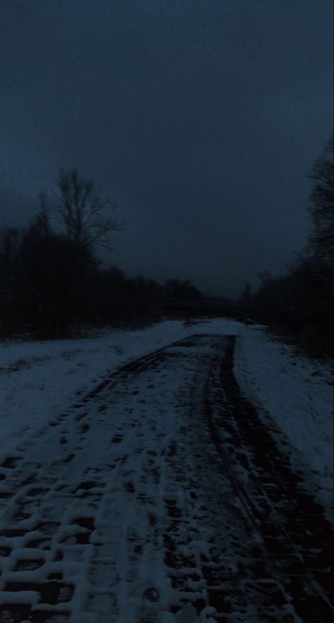 Snow Night Aesthetic, Creepy Street, Night Aesthetic Dark, Street Japan, Aesthetic Snow, Snow Night, Winter Walk, Aesthetic Dark, Night Aesthetic