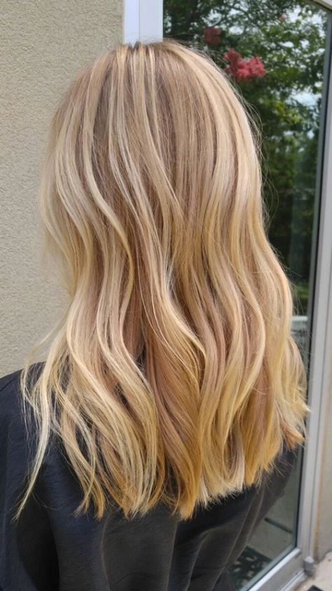 hair bronde balayage #makeuplooks #makeupideas Half Head Foils Blonde, Light Honey Blonde Hair, Neutral Blonde Hair, October Hair, Medium Bobs, Blond Highlights, Natural Balayage, Warm Blonde Hair, Balayage Ideas