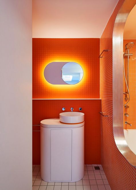 Minimalist Living Space Inspired by the Japanese Nakagin Capsule Space Age Bathroom, Spaceship Bathroom, Modernist Bathroom, Funky Bathrooms, Cabin Update, Granite House, 70s Bathroom, Bathroom Finishes, Orange Bathrooms Designs