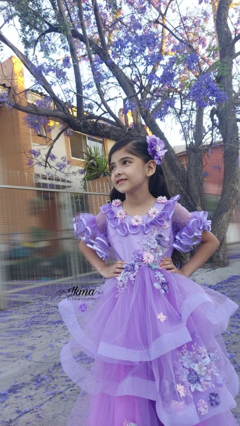 Vestido Isabella Madrigal Isabella Madrigal Costume, Fiesta Isabela Madrigal, Isabela Madrigal Costume, Isabella Encanto Costume, Disney Princess Inspired Dresses, Isabella Madrigal, Princess Belle Costume, Encanto Birthday, Isabela Madrigal