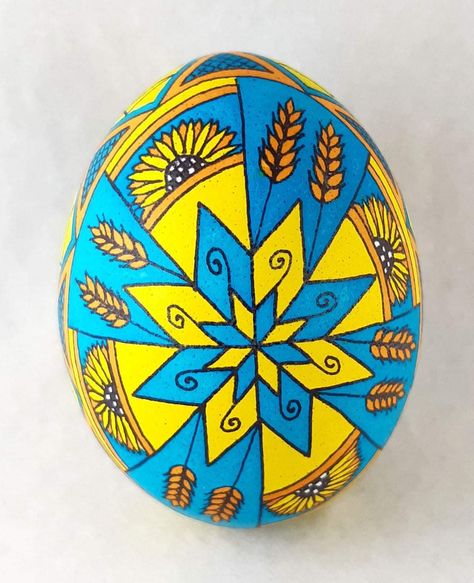 Pysanky Eggs Pattern Ideas, Egg Artwork, Pysanky Eggs Pattern, Polish Easter, Easter Egg Art, Easter Egg Pattern, Pysanky Eggs, Ukrainian Easter Eggs, Easter Egg Designs