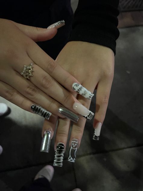 Partynextdoor Inspired Nails, Concert Nails Ideas Drake, Ovo Nails Drake, Drake Inspo Nails, Drake Nail Ideas, Drake Acrylic Nails, Drake Concert Nail Ideas, Drake Girls Aesthetic, Drake Nails Ideas