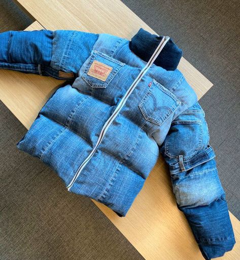 Upcycling Ideas Fashion, Diy Jeans Upcycle Fashion, Denim Diy Clothes Ideas, Denim Puffer Jacket, Denim Diy Upcycling, Upcycled Fashion Refashioning, Reworked Denim Jacket, Jeans Upcycle, Denim Upcycle