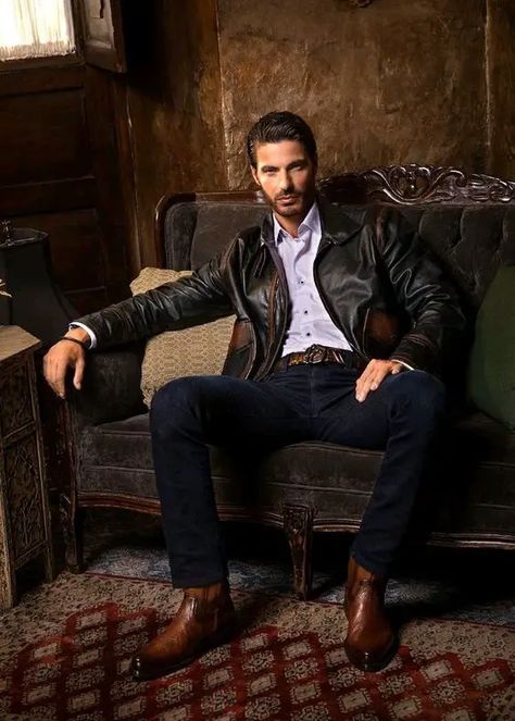 Urban cowboy style: Rugged elegance and modern chic 73 ideas Men Texas Style, Jeans Cowboy Boots And Blazer Outfit Men, Formal Western Wear For Men, Rodeo Outfits Men, Modern Cowboy Style Men, Cowboy Outfits Men, Vaquero Outfit, Urban Cowboy Style, Khakis Outfit