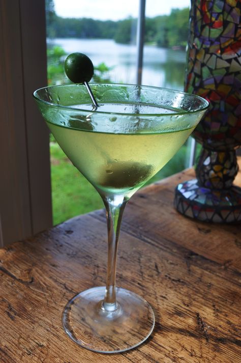 Jalapeno Martini: A Sassy Cocktail. Full recipe on my blog, just click. Jalapeno Martini, Dill Pickle Vodka, Recipes Using Dill, Pickle Vodka, Thanksgiving Games For Adults, Living In Hawaii, Best Pickles, Farmers Market Recipes, Vodka Recipes