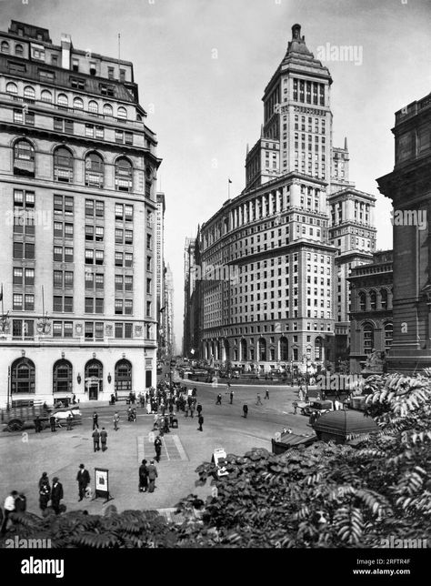 Download this stock image: New York, New York:  c. 1930 A street scene in New York city. - 2RFTR4F from Alamy's library of millions of high resolution stock photos, illustrations and vectors. 20s Aesthetic, Nyc Vintage, Vintage New York, City Street, Round Beach Towels, New York New York, New York State, Street Scenes, City Streets