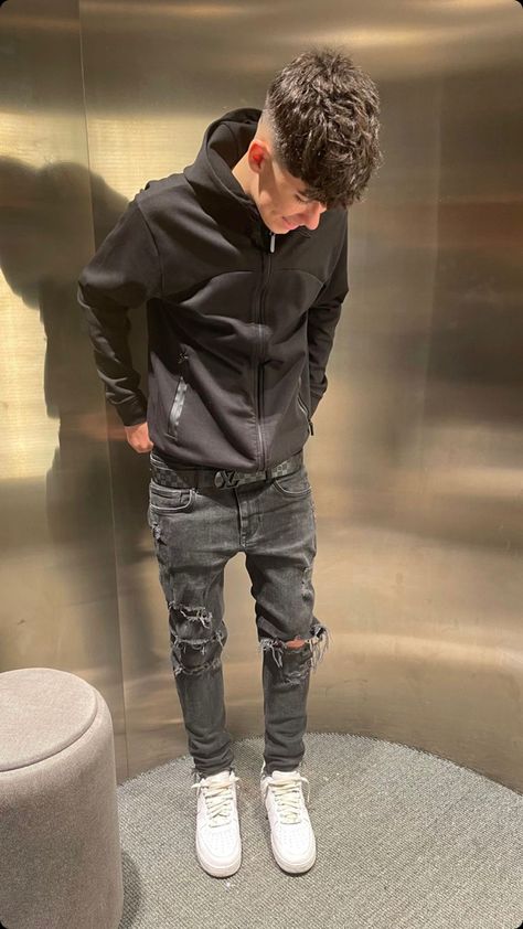 Slim Fit Jeans Men Outfits, Slim Jeans Outfit, Drip Outfits, Boy Pics, Ksubi Jeans, Jeans Outfit Men, Streetwear Inspo, Men Tracksuit, Black Jeans Outfit