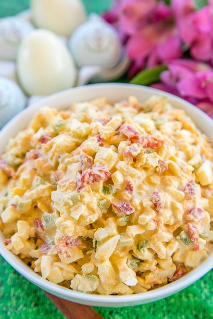 The Masters Pimento Cheese Egg Salad - the best of both worlds! Can't decide which Masters sandwich is your favorite? Combine them both into one! Seriously DELICIOUS!! Hard boiled eggs, mayonnaise, vinegar, celery, onion powder, Worcestershire sauce, cheese, pimentos. This stuff never lasts long in our house! #themasters #masters #eggsalad #pimentocheese #sandwich #hardboiledeggs Masters Pimento Cheese, Cheese Ideas, Pimento Cheese Sandwiches, Pimento Cheese Recipes, Hard Cooked Eggs, Egg Salad Sandwiches, Tea Ideas, Plain Chicken, Egg Salad Recipe