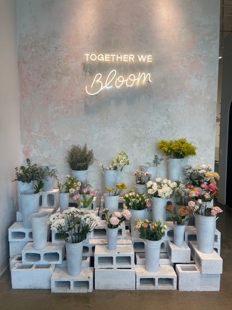 Floral Shop Ideas Store Fronts, Small Florist Shop Ideas, Industrial Flower Shop, Florist Shop Design, Florist Work Station, Modern Floral Shop, Modern Florist Shop, Coffee Shop Flowers, Flower Shop Ideas Interior