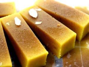 மசர பகக Recipe Easy Halwa Recipe, Mysore Pak Recipe, South Indian Sweets, Homemade Ghee, Mysore Pak, Tikka Recipe, Easy Sweets, Sweet Magic, Diwali Sweets