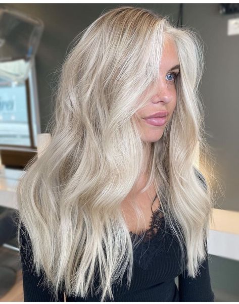 Rooty Icy Blonde Hair, Natural Blonde With Platinum Highlights, Natural Light Blonde Balayage, Bright Blonde Winter Hair, Icy Blonde Hair Inspiration, Icy Blonde Hair Pale Skin, Heavy Highlight With Money Piece, Cool Bright Blonde Hair, Bright Blonde Front Pieces