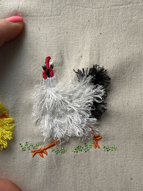 Fringed Embroidery, Running Chicken, Embroidery Lessons, Chicken Chick, Hand Embroidery Projects, Punch Needle Embroidery, Animal Embroidery, Sewing Embroidery Designs, Hand Embroidery Art