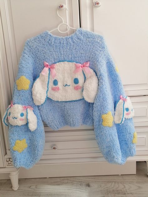 #pnkimera #cinnamorol #cinnamorollsanrio #hellokitty #sanrio #hellokittylover #hellokittysanrio Knitted Clothes Aesthetic, Hello Kitty Knitting, Hello Kitty Cardigan, Crochet Hello Kitty, Hello Kitty Pillow, Kitty Pillow, Pillow Cozy, Boho Crochet Patterns, Crochet Plant Hanger