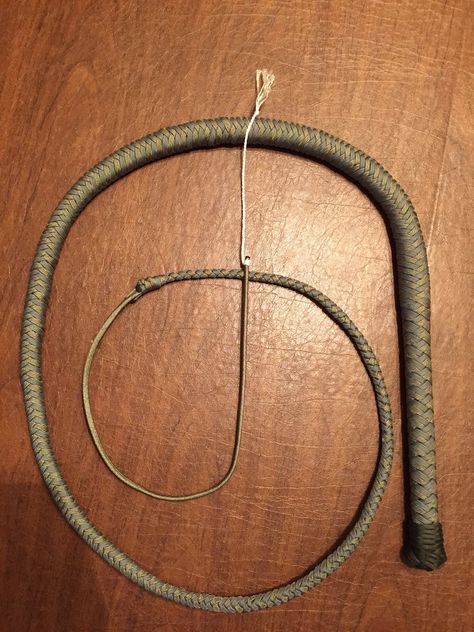 6' Paracord BullWhip,  Shoot loaded core, 1/4" steel rod handle 10" long,   Watch Nickswhipshop How to make a bull whip   https://youtu.be/cXuBs_wYsnI Paracord Bullwhip, Paracord Supplies, Bull Whip, Paracord Projects Diy, Paracord Braids, 550 Cord, Paracord Diy, Paracord Tutorial, Paracord Knots