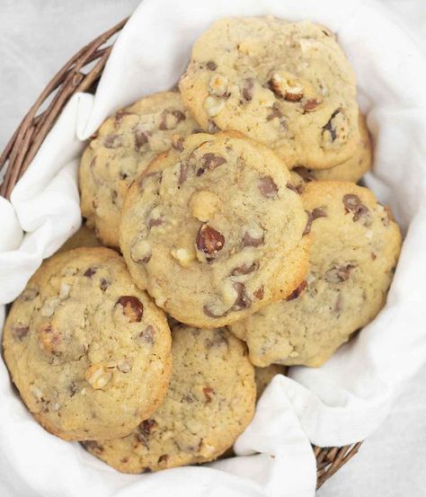 Hazelnut Cookies with Chocolate Chips Recipes With Hazelnuts Desserts, Hazel Nut Cookies, Hazelnut Chocolate Chip Cookies, Hazelnut Cookies Recipes, Hazelnut Dessert, Cream Filled Cookies, Chocolate Hazelnut Cookies, Hazelnut Recipes, Cookies With Chocolate Chips