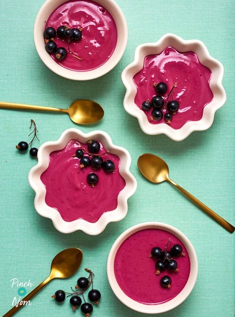 Blackcurrant Mousse - Pinch Of Nom Butter Bean Soup, Pinch Of Nom, Glass Serving Dishes, Low Calorie Cooking, Traditional Italian Dishes, Choc Chip Cookies, Oat Cookies, Minestrone Soup, Mousse Recipes