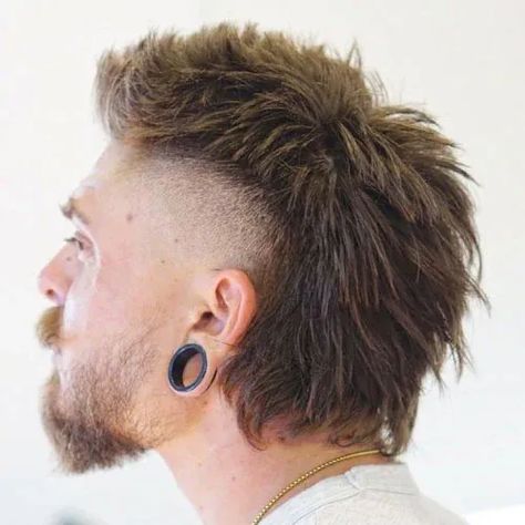 Shaved Sides Mullet Hairstyle Corte Mullet, Fade Mohawk, Mullet Haircuts, Mullet Fade, Haircut Selfie, Mohawk Haircut, Photo Hijab, Mohawk Hairstyles Men, Monochrome Makeup Look