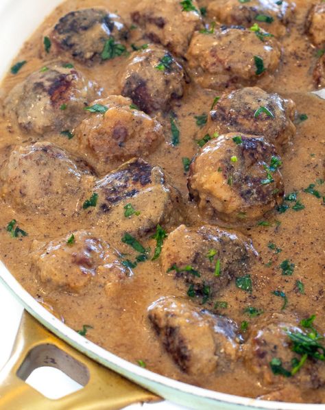 Giant Meatball Recipe, Best Swedish Meatball Recipe, Best Swedish Meatballs, Turkey Meatball Soup, Meatball Stroganoff, Meat Board, Venison Meat, Chef Savvy, Mini Chicken Pot Pies