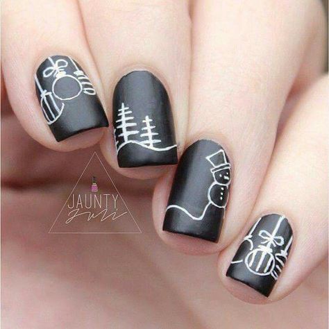 Christmas black nails Black And White Christmas Nail Designs, Chalkboard Nails, Cute Christmas Nails, Christmas Nail Art Designs, Holiday Nail Art, Winter Nail Art, Cute Nail Art, Xmas Nails, Christmas Nail Designs