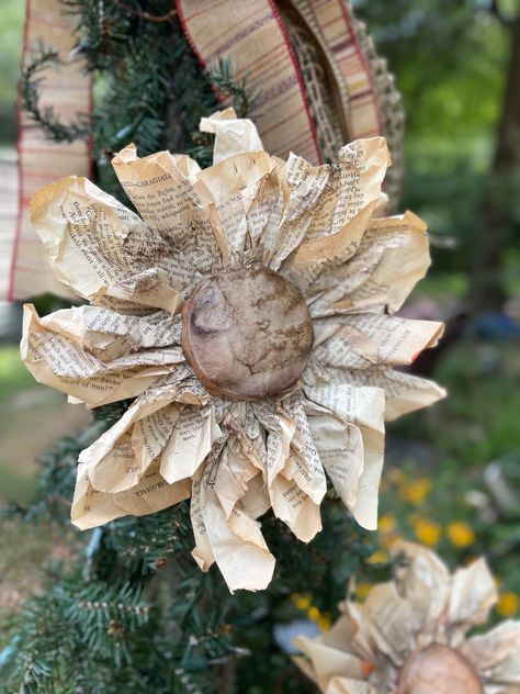 Sunflower made with Book Pages Book Page Flowers Diy Easy, Decoupage With Book Pages, Flowers Made From Book Pages, Paper Flowers Out Of Book Pages, Altered Book Pages Ideas, Recycled Book Art, Sustainable Craft Ideas, Book Page Decorations, Paper Craft Ornaments