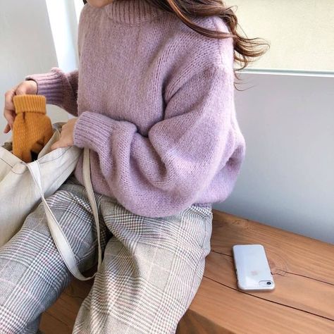 Light Purple Sweater Outfit, Lavender Sweater Outfit, Purple Sweater Outfit, Dc Fits, Purple Fashion Outfit, Cropped Sweater Outfit, Light Academia Outfit, Outfits Purple, Fuzzy Sweater Outfit