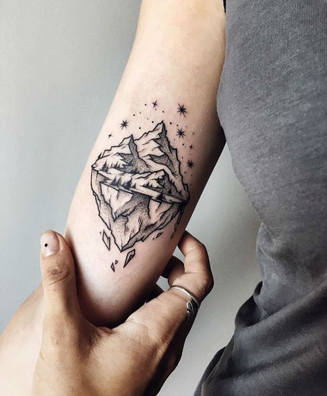 30 Epic Mountain Tattoo Ideas Cow Skull Tattoos, Tattoos Geometric, Geniale Tattoos, Mountain Tattoo, Back Tattoo Women, Great Tattoos, Trendy Tattoos, First Tattoo, Get A Tattoo